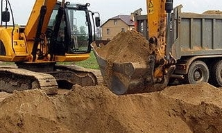 Выкопать яму экскаватором в Губкине от 945 руб. - 2Землекопа-Гбк